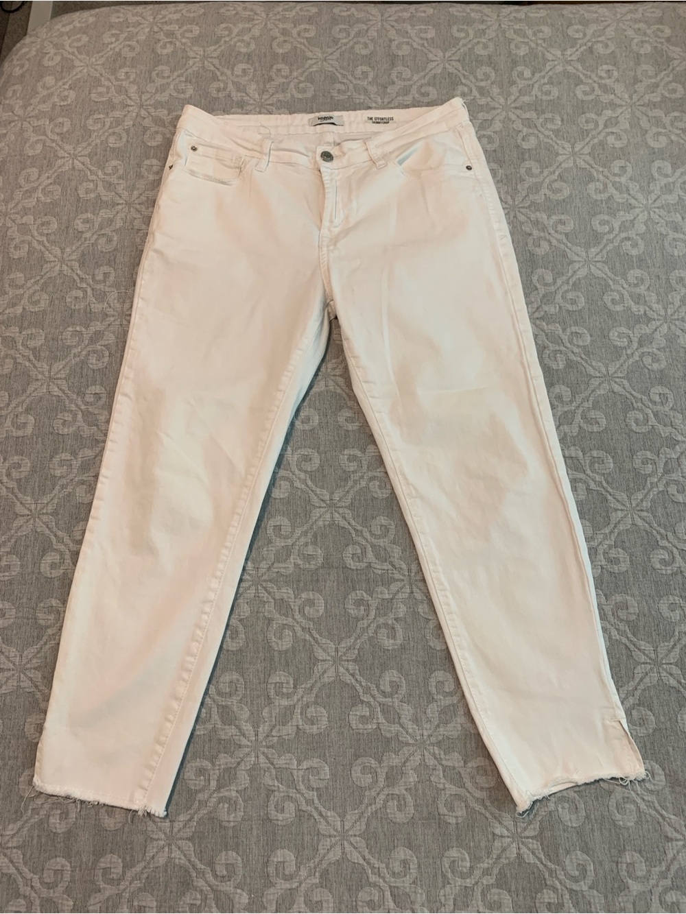 Kensie White Ankle Cropped Jeans (Size 6)
